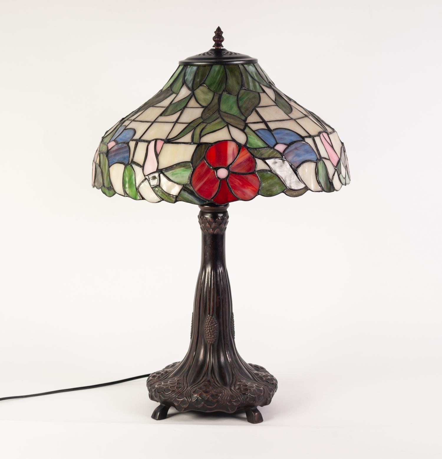 TIFFANY STYLE BRONZE PATINATED METAL TABLE LAMP WITH FLORAL LEADED GLASS EFFECT SHADE, 24? (61cm)