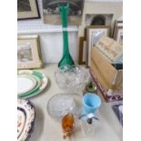 A SMALL QUANTITY OF GLASSWARES TO INCLUDE; GREEN BOTTLE NECK VASE, BOWLS, JUGS ETC.....