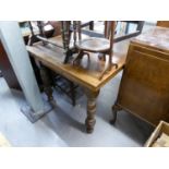 AN OAK DRAW LEAF DINING TABLE ON FOUR BALUSTER LEGS