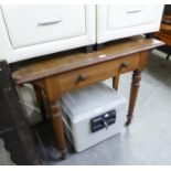 A VICTORIAN STAINED WOOD OBLONG WRITING TABLE WITH ONE DRAWER, ON TURNED TAPERING LEGS, 3' WIDE