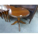 ROSSMORE MAHOGANY SHAPED CIRCULAR OCCASIONAL/WINE TABLE, ON COLUMN AND QUARTETTE SUPPORTS