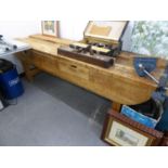 A LARGE WOODEN WORK BENCH WITH FITTED VICE