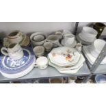 SUNDRY CERAMICS TO INCLUDE; CHURCHILL WILLOW PATTERN PLATES, ROYAL DOULTON 'FRESH FLOWERS', ROYAL