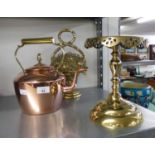 AN ANTIQUE BRASS HEARTH KETTLE STAND AND A REPRODUCTION COPPER KETTLE AND A BRASS DOOR STOP (3)