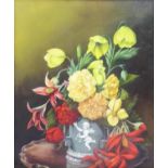 AMY BESWICK (TWENTIETH/ TWENTY FIRST CENTURY) OIL PAINTING ON CANVAS Still life- vase of flowers