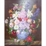 R.M.CROMPTON (TWENTIETH/ TWENTY FIRST CENTURY) OIL PAINTING ON BOARD Still life- Vase of flowers