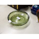 AN EARLY TWENTIETH CENTURY GREEN GLASS BOWL WITH BUBBLE DECORATION