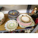 A SELECTION OF DECORATIVE RACK PLATES TO INCLUDE; A PAIR OF ROYAL CROWN DERBY 'LOMBARDY' PLATES,