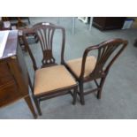 A PAIR OF GEORGIAN MAHOGANY SINGLE DINING CHAIRS, WITH PIERCED SPLATS, DROP IN SEATS AND SQUARE,