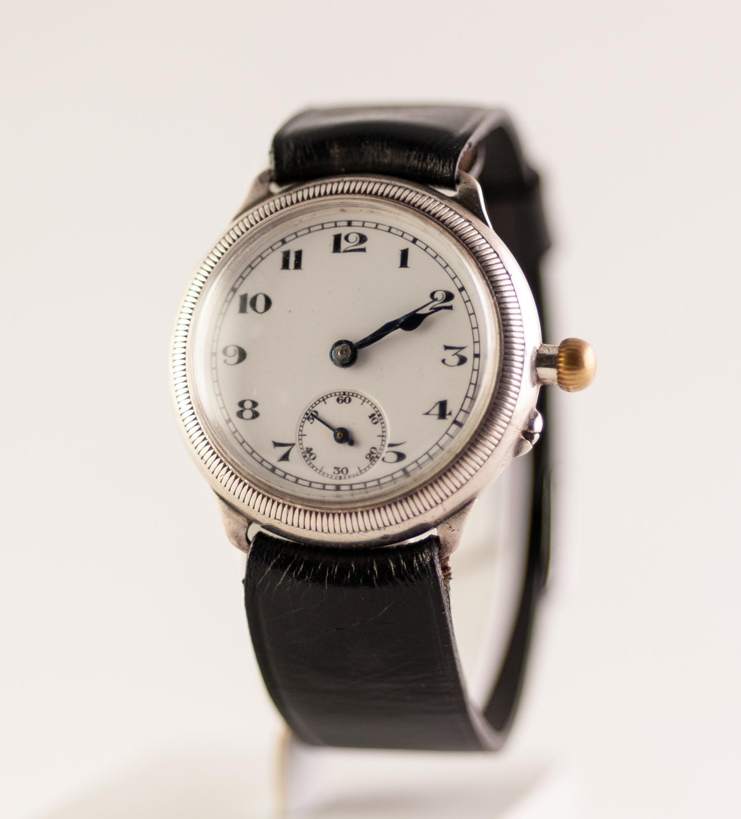 GENT'S VINTAGE WRISTWATCH WITH MECHANICAL MOVEMENT, white circular arabic dial with subsidiary