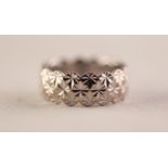 18ct WHITE GOLD BAND RING chased with paterae, wavy edges, London 1972, 7.3gms