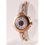 AN EARLY 20TH CENTURY LADIES 9CT GOLD CASED WRISTWATCH 15 jewel movement, circular silvered dial