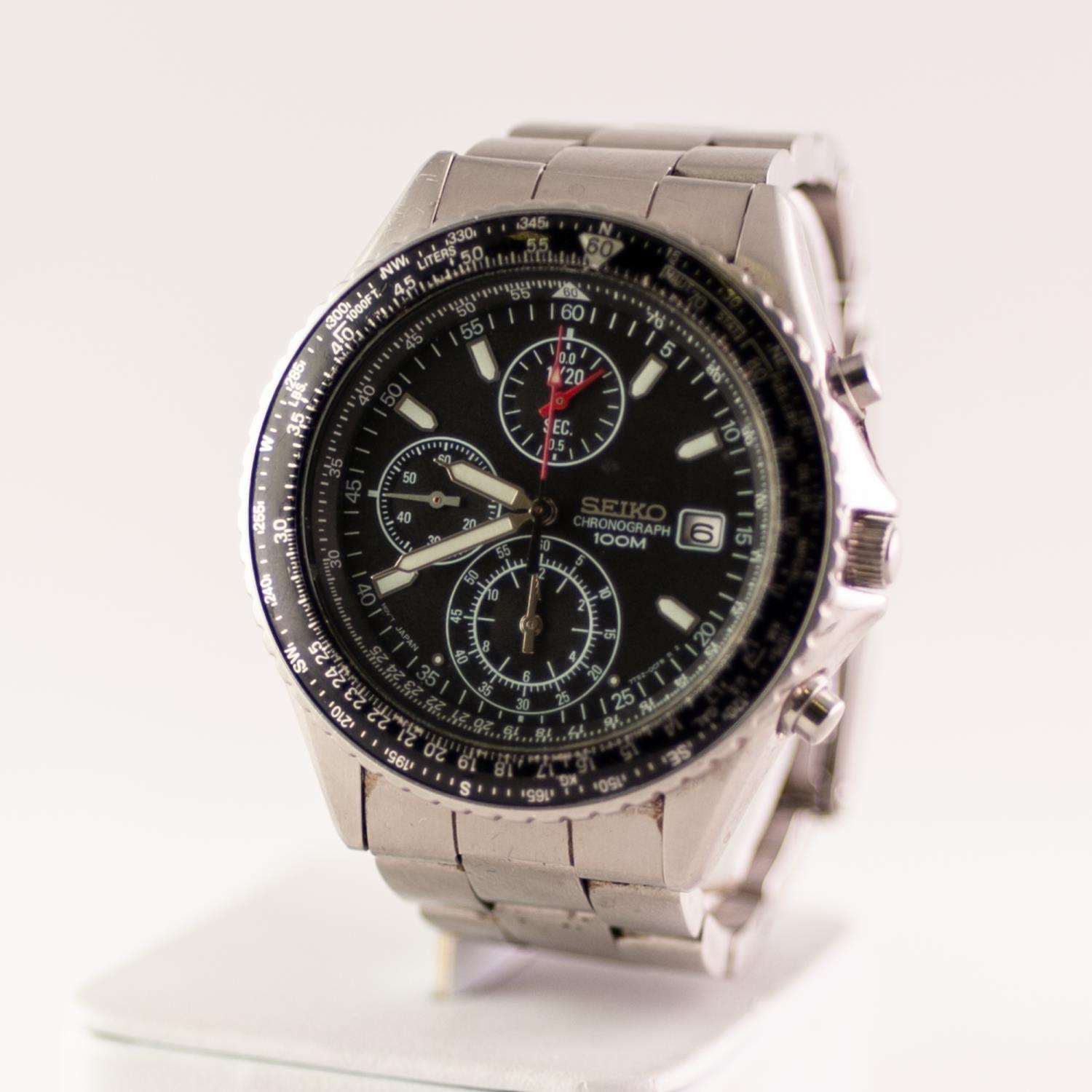 A GENTS STAINLESS STEEL SEIKO CHRONOGRAPH 100M QUARTZ WRISTWATCH The circular black dial with