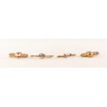 FOUR VARIOUS EARLY 20th CENTURY 9ct GOLD PROPELLOR SHAPED BROOCHES one being strapwork pattern and