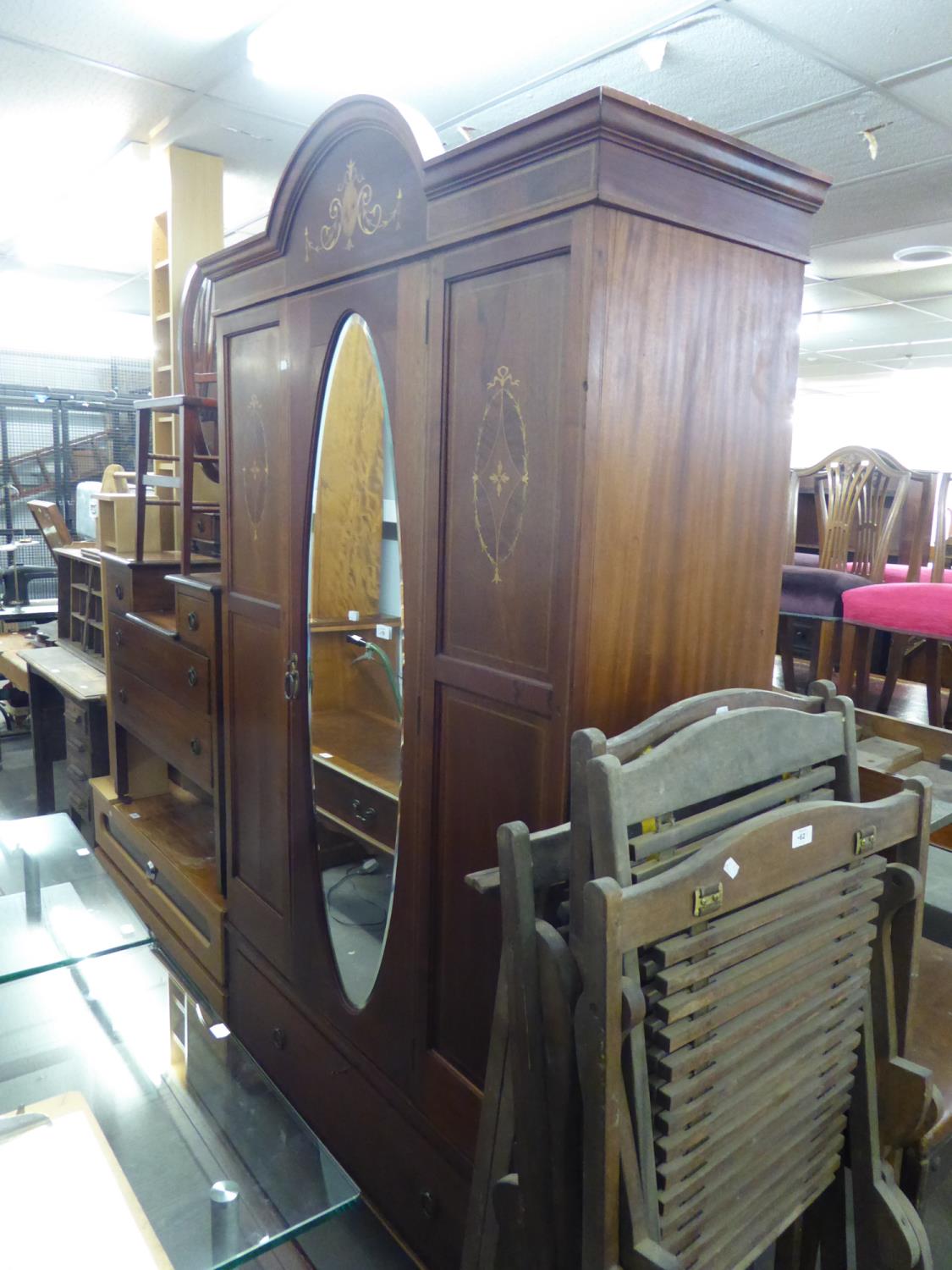 AN EDWARDIAN MAHOGANY AND CROSSBANDED BEDROOM SUITE, COMPRISING; A DOUBLE WARDROBE, HAVING A