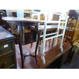 AN OVAL TOP MAHOGANY OCCASIONAL TABLE AND A WHITE PAINTED TOWEL HORSE (2)