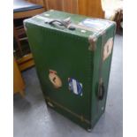 AN ANTIQUE WARDROBE STEAMER TRAVEL TRUNK, WITH METAL RIVETED EDGES AND CORNERS AND LTHER CARRYING