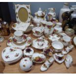 APPROX 35 PIECES OF ROYAL ALBERT 'OLD COUNTRY ROSES' CHINA WARES