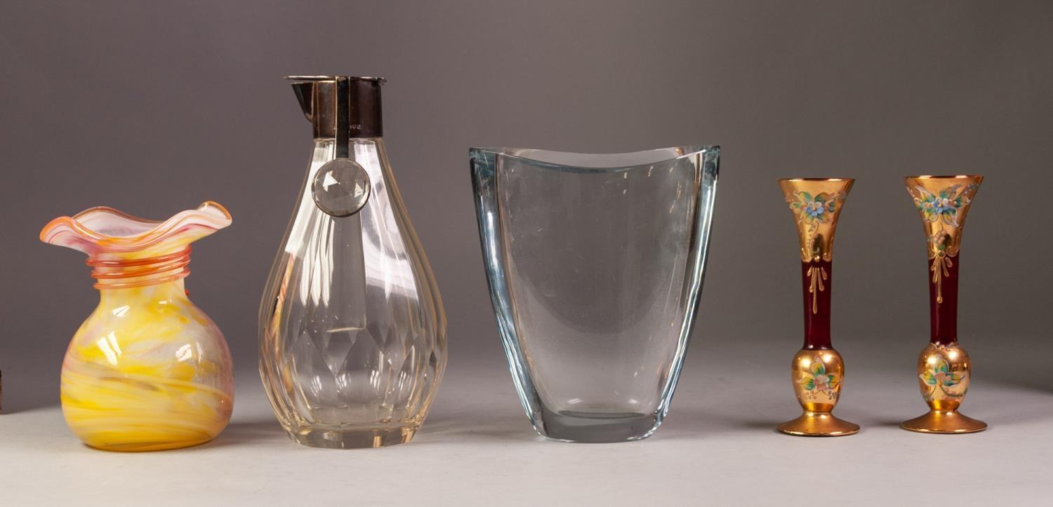 EARLY TWENTIETH CENTURY STYLISH GLASS DECANTER WITH SILVER MOUNT, of faceted ovoid form with side