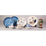 SMALL SELECTION OF CHINAWARE to include Chinese crackleware vase, early 19th century Salopeanware