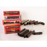 '00' GAUGE RAILWAY ITEMS including a boxed Hornby 4-6-2 locomotive 6233 Duchess of Sutherland, six