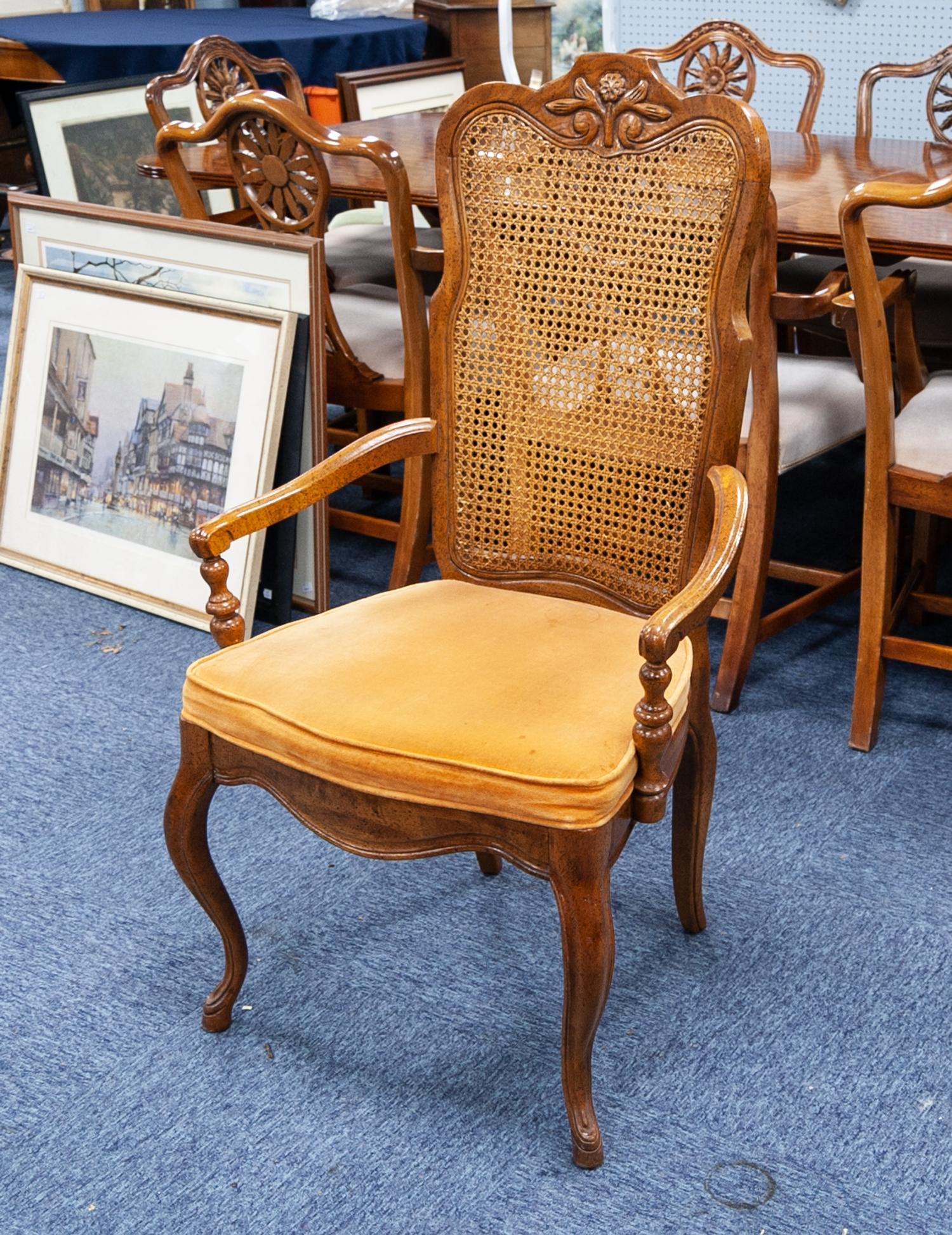 U.S. MADE DREXEL ?HERITAGE? CANADIAN QUARTERED OAK VINTAGE DINING ROOM SUITE, IN FRENCH STYLE, ON - Image 4 of 5