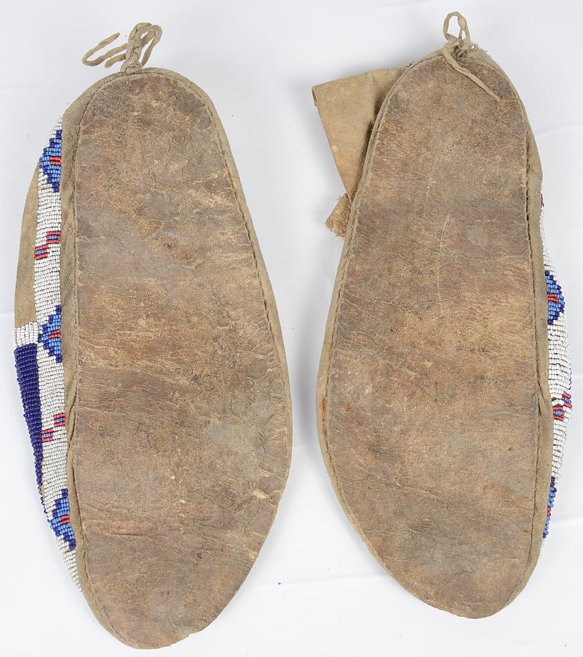 A pair of Native American full size beaded moccasins - Image 2 of 2