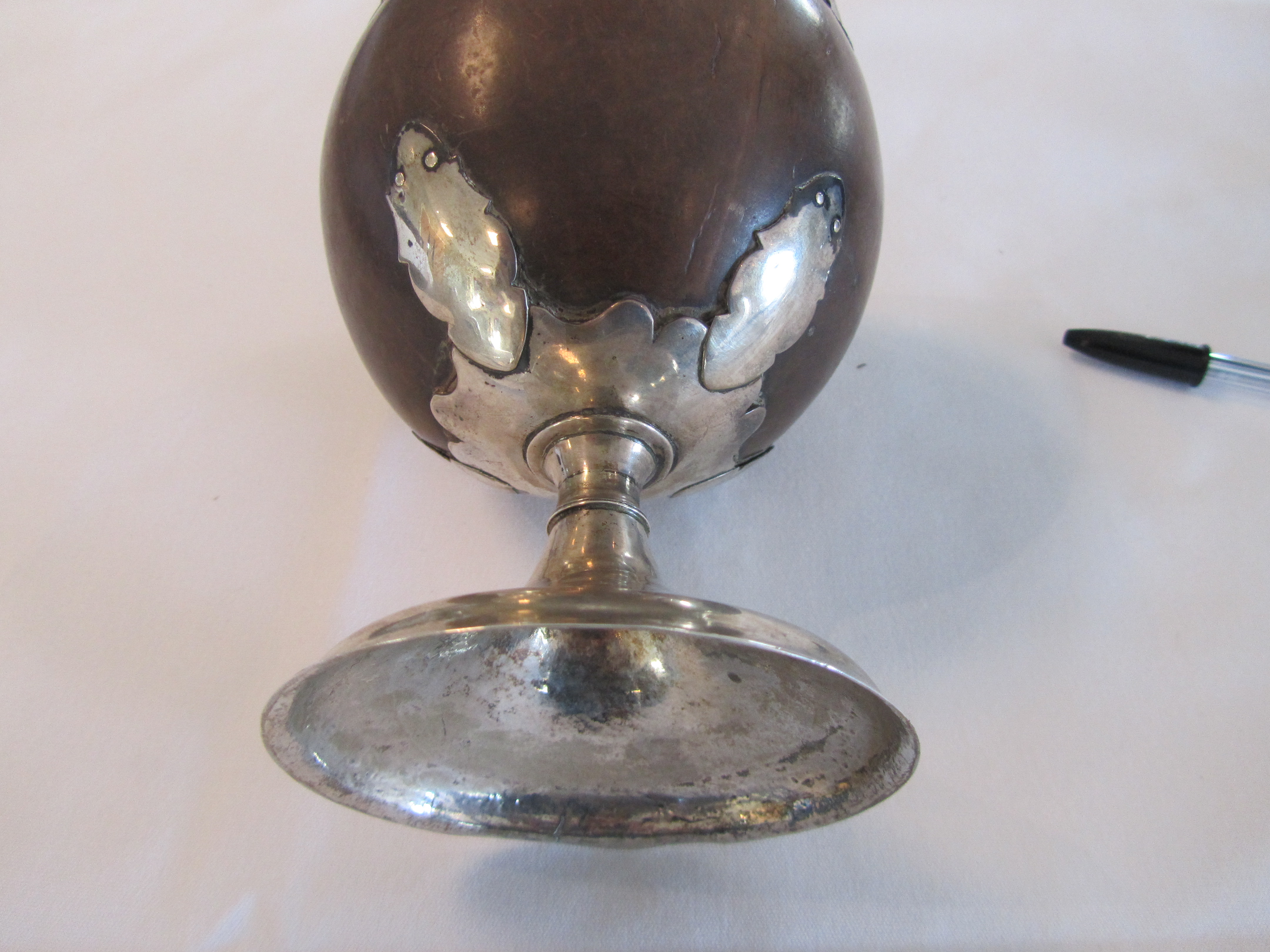 A large George III mounted coconut cup - Image 12 of 18