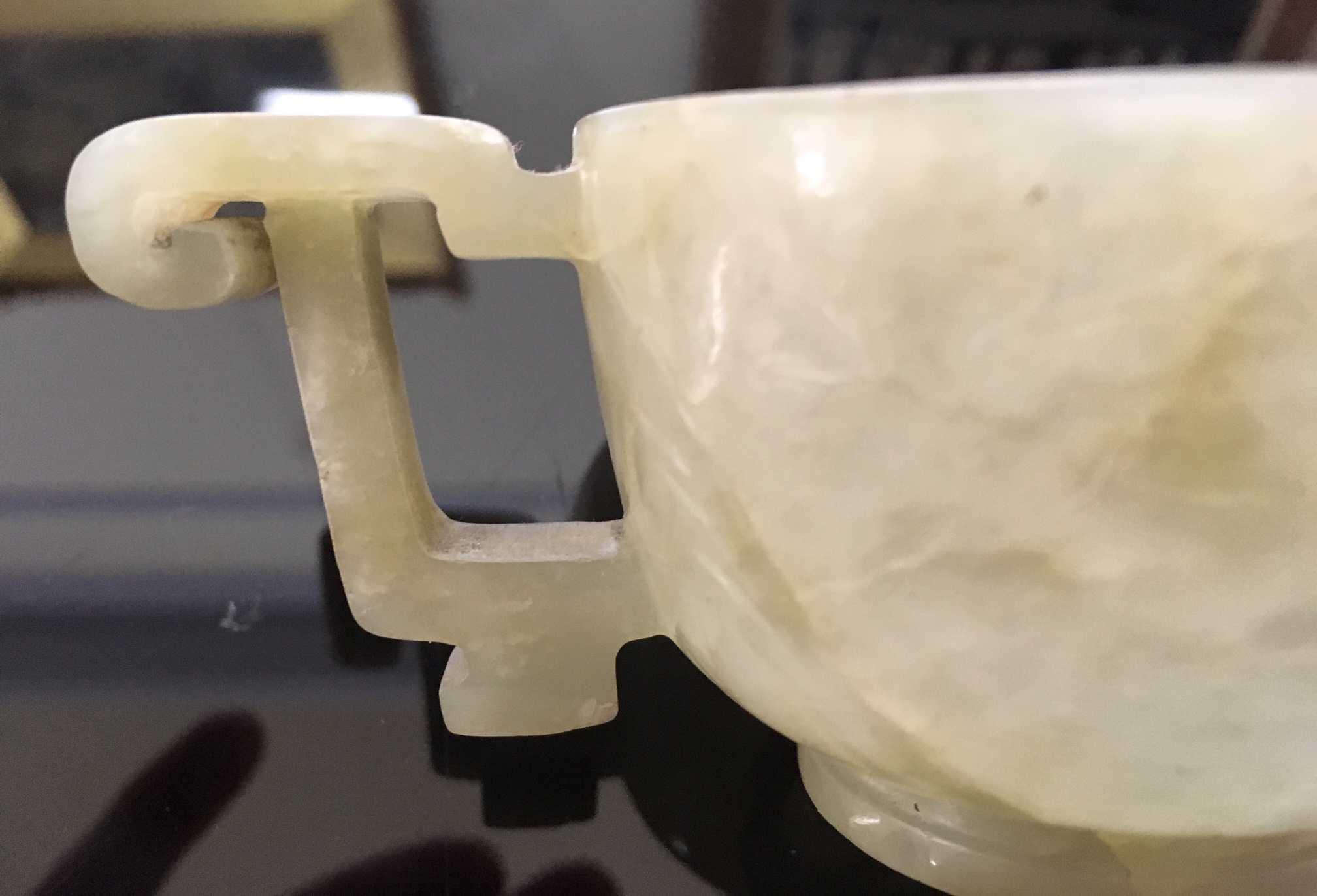 A Chinese pale celadon jade carved twin handled cup of archaic design - Image 11 of 21