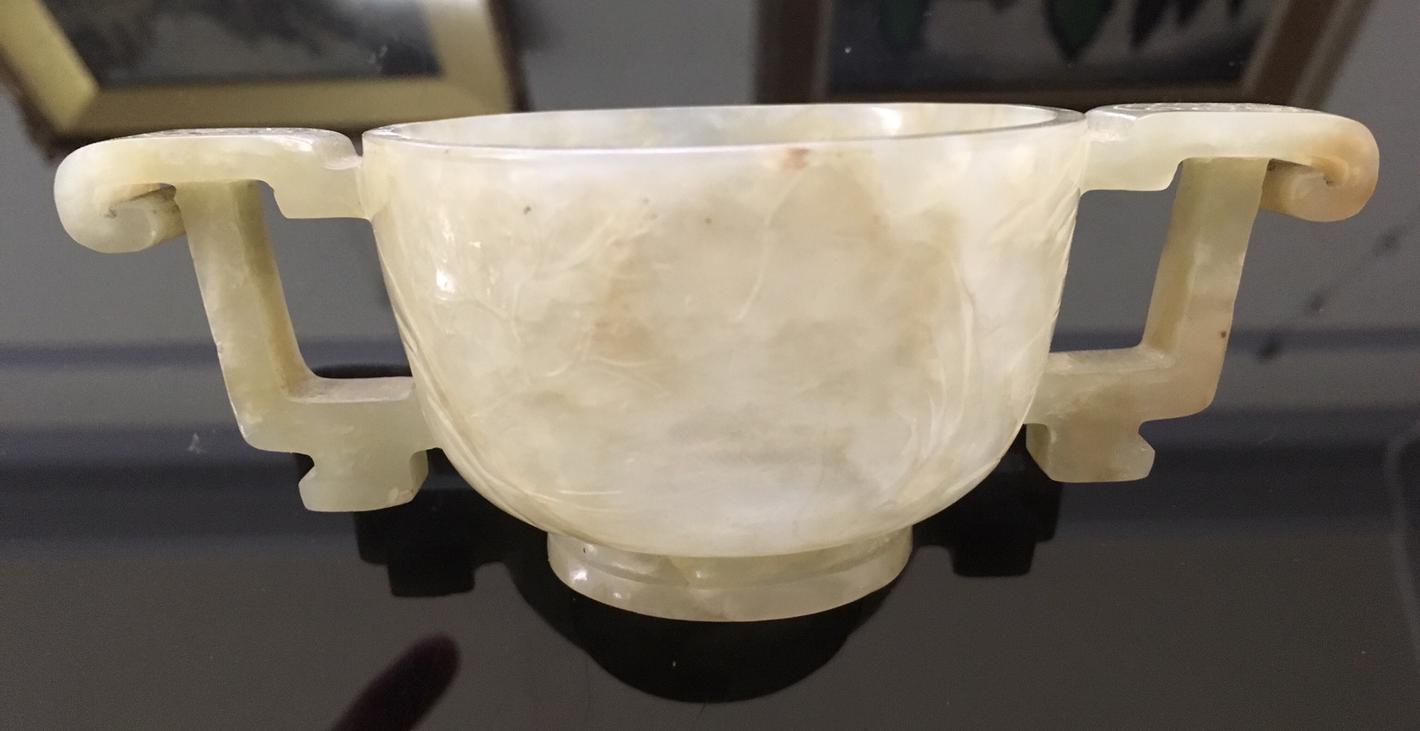 A Chinese pale celadon jade carved twin handled cup of archaic design - Image 7 of 21