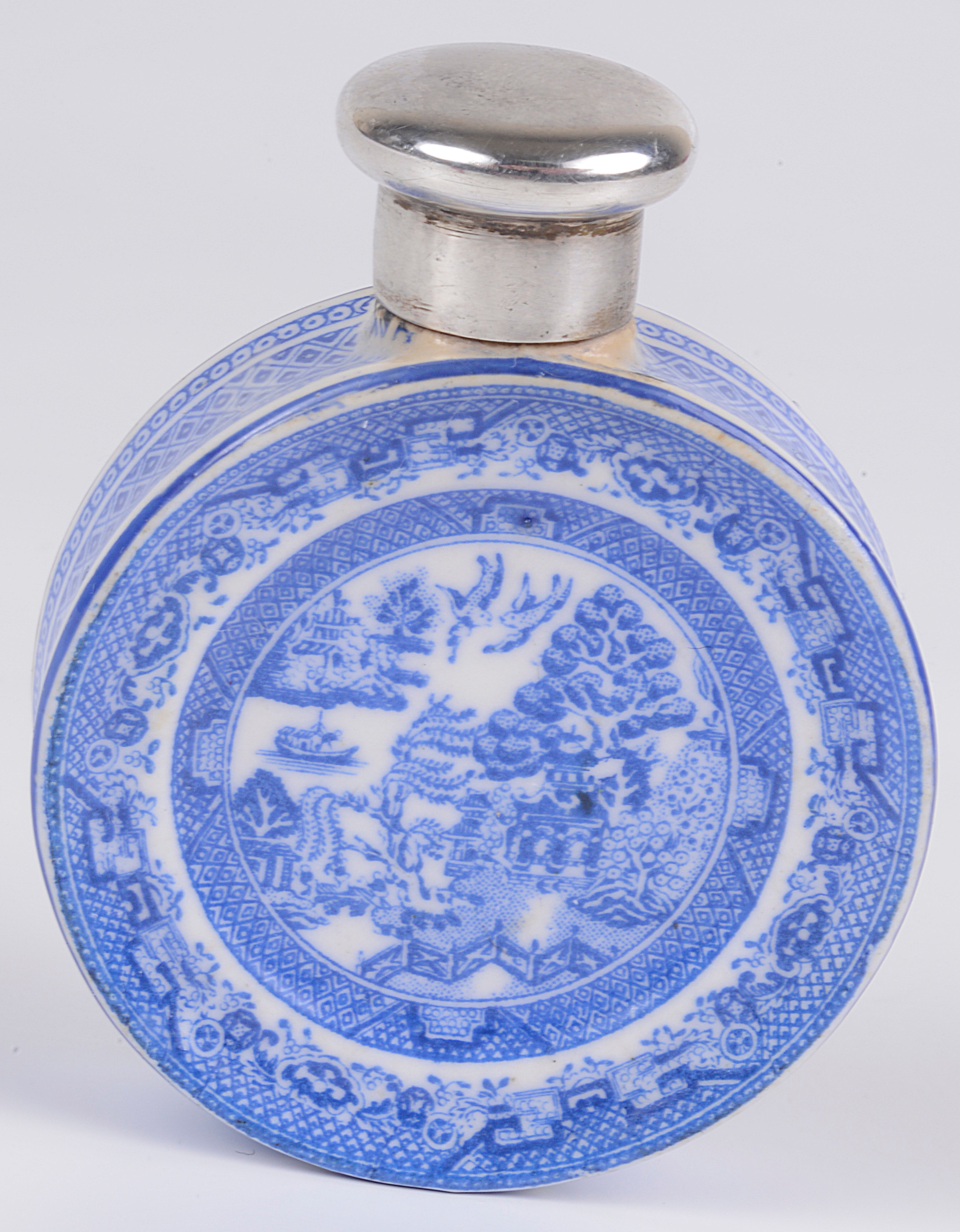 A Victorian Sampson Mordan silver mounted Willow pattern ceramic miniature scent bottle - Image 2 of 3