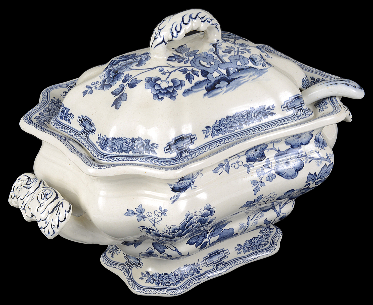 A Masons "Manchu" lidded tureen