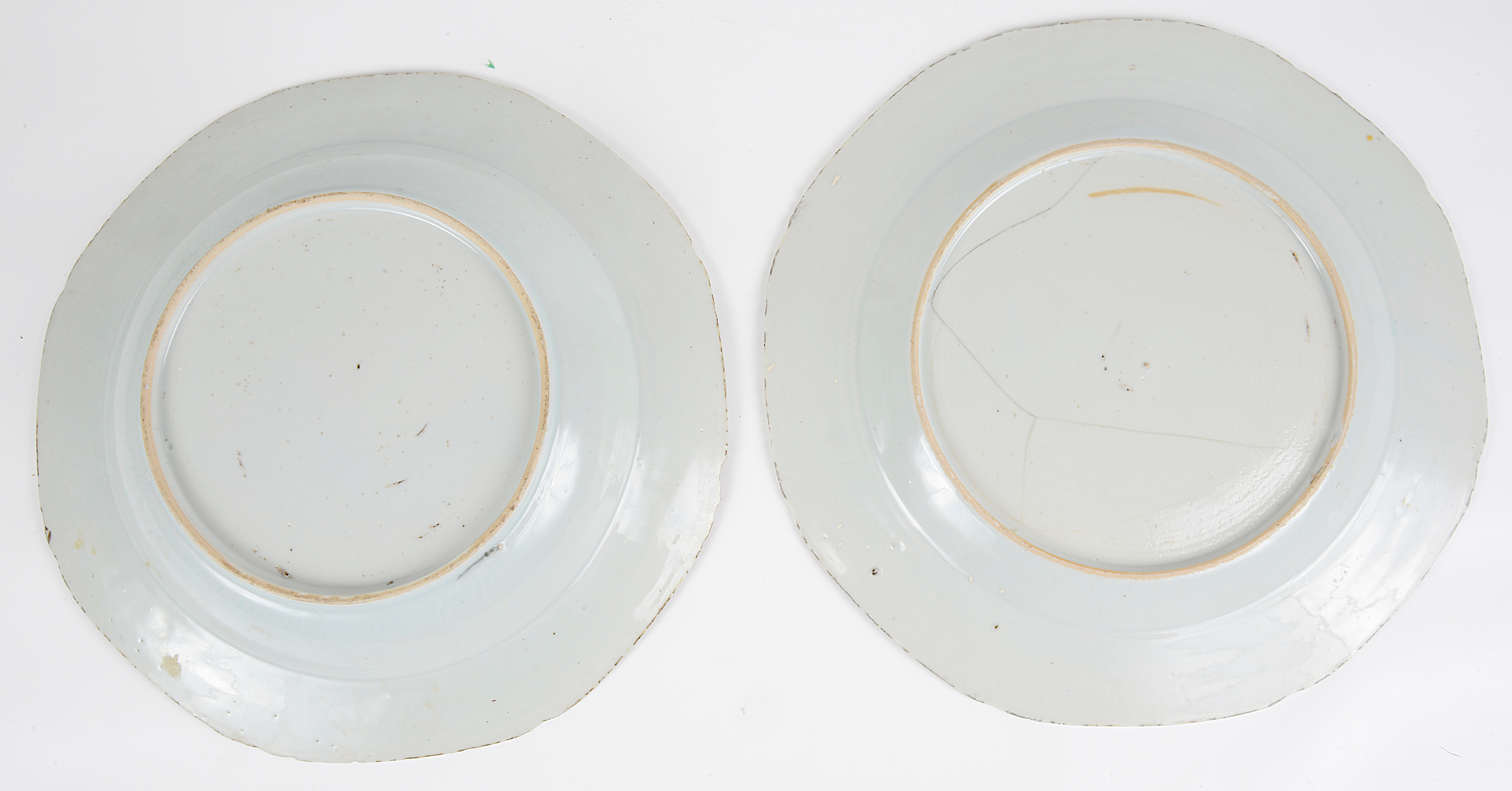 A Chinese blue and white export porcelain dinner plate and matching soup plate - Image 2 of 2