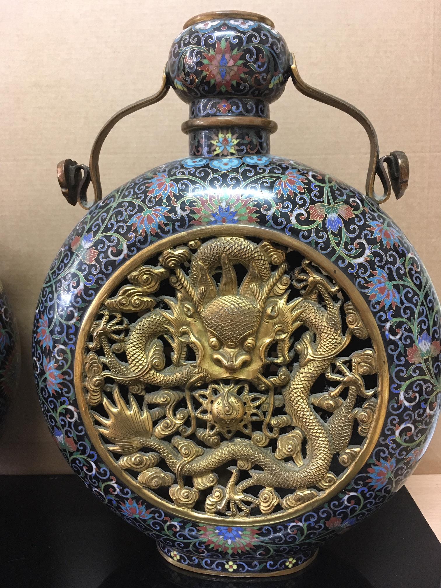 A large pair of fine Chinese late Quainlong 18th century pierced cloisonné moon flasks - Image 5 of 20