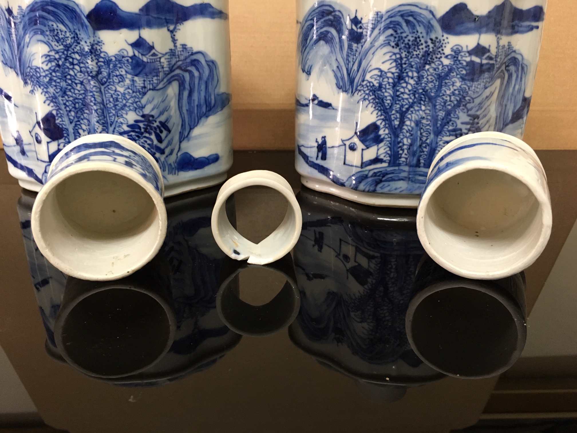 A pair of early 19th century large Chinese export ware blue and white tea poys and covers - Image 12 of 21