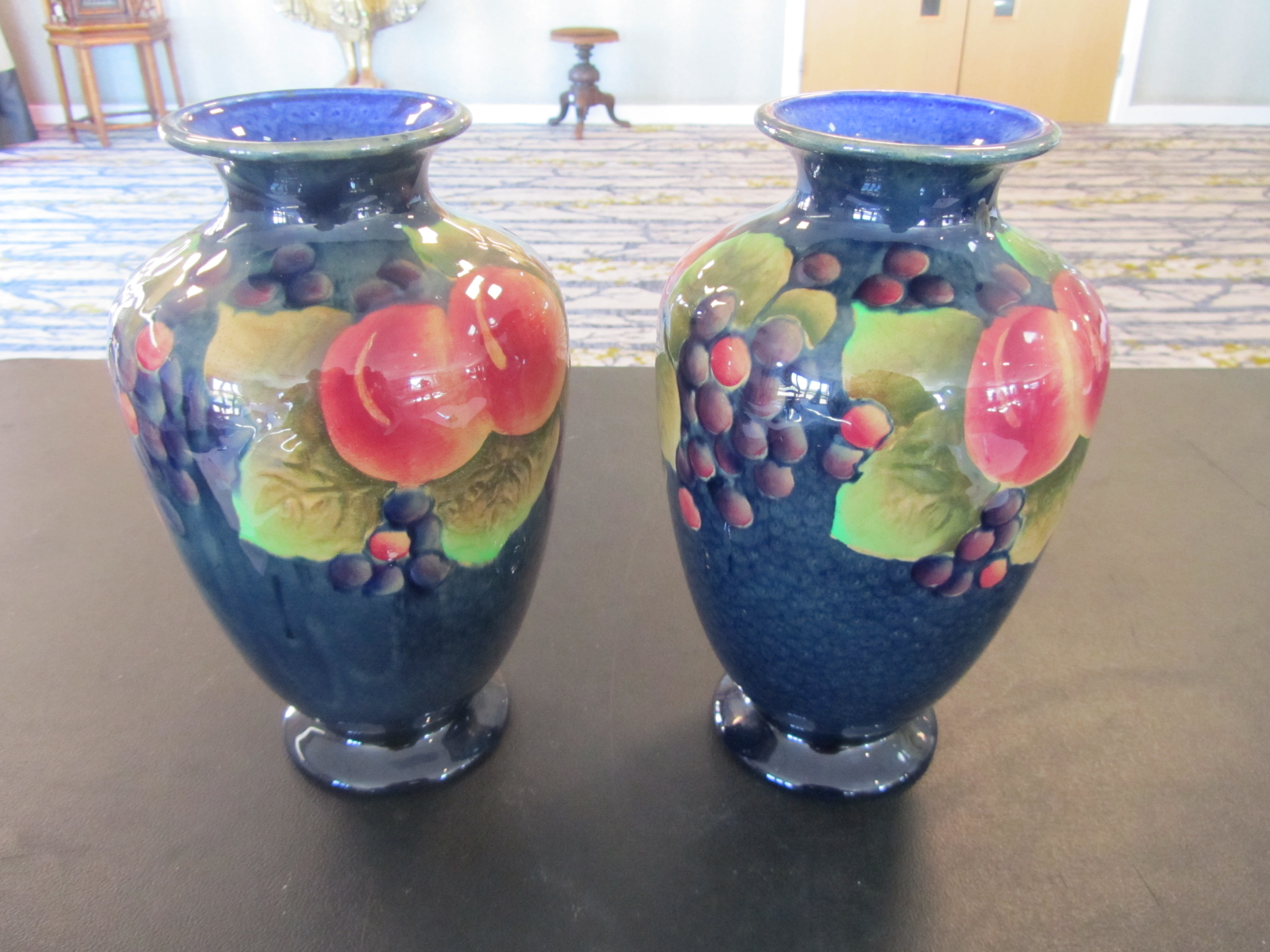 A pair of Shelley 'Pomegranate' pattern vases, c1928 - Image 8 of 11