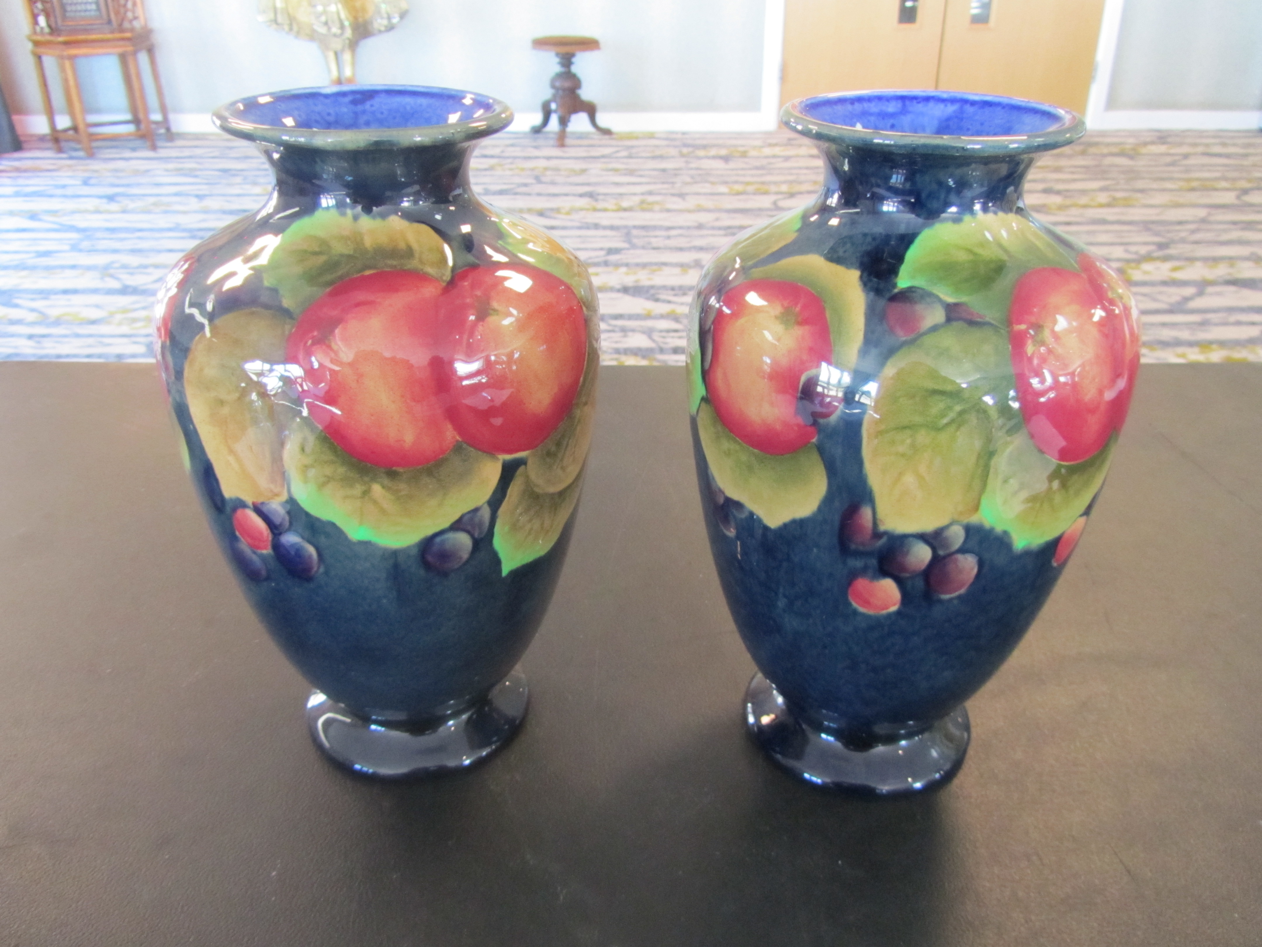 A pair of Shelley 'Pomegranate' pattern vases, c1928 - Image 6 of 11