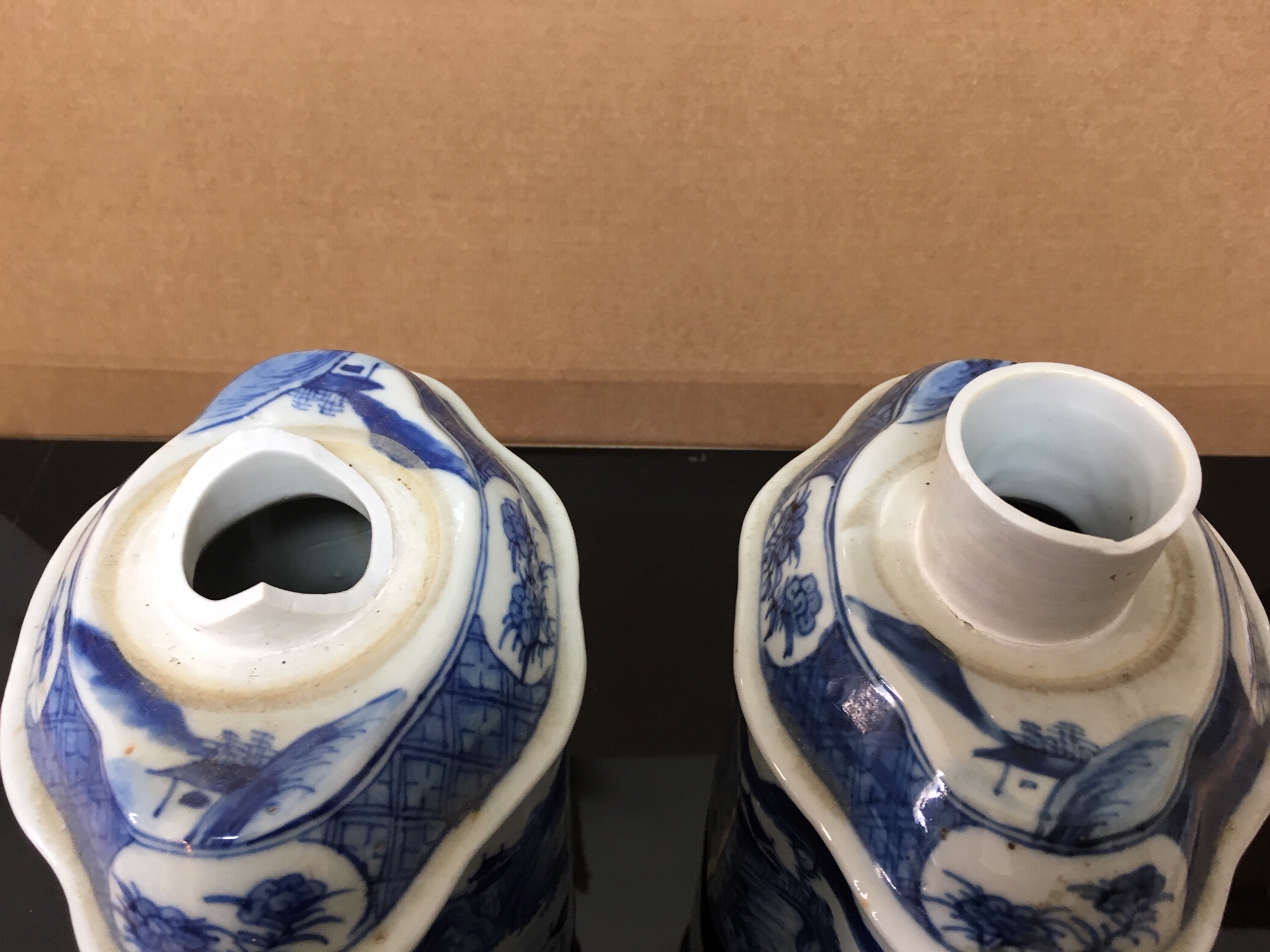 A pair of early 19th century large Chinese export ware blue and white tea poys and covers - Image 17 of 21