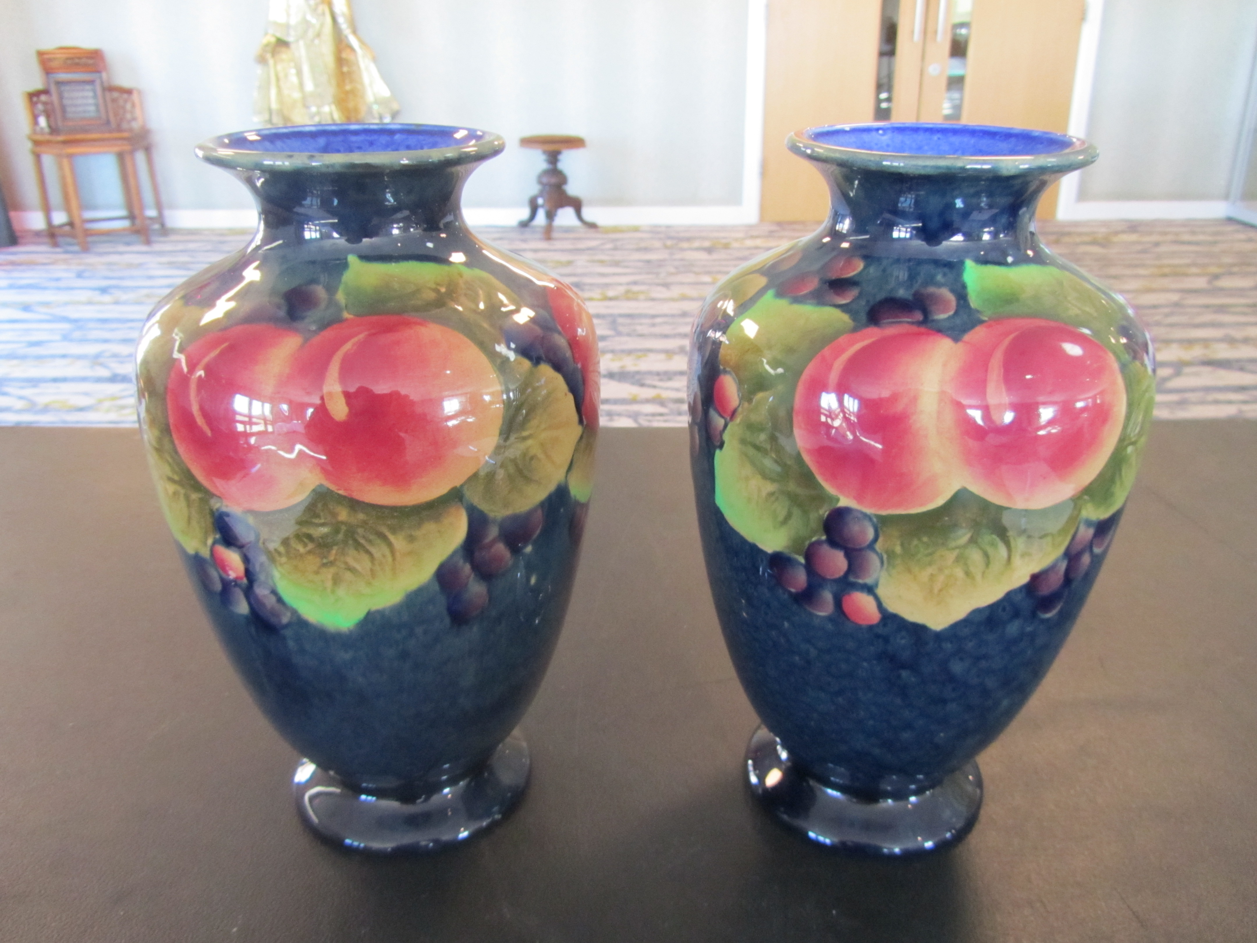 A pair of Shelley 'Pomegranate' pattern vases, c1928 - Image 4 of 11