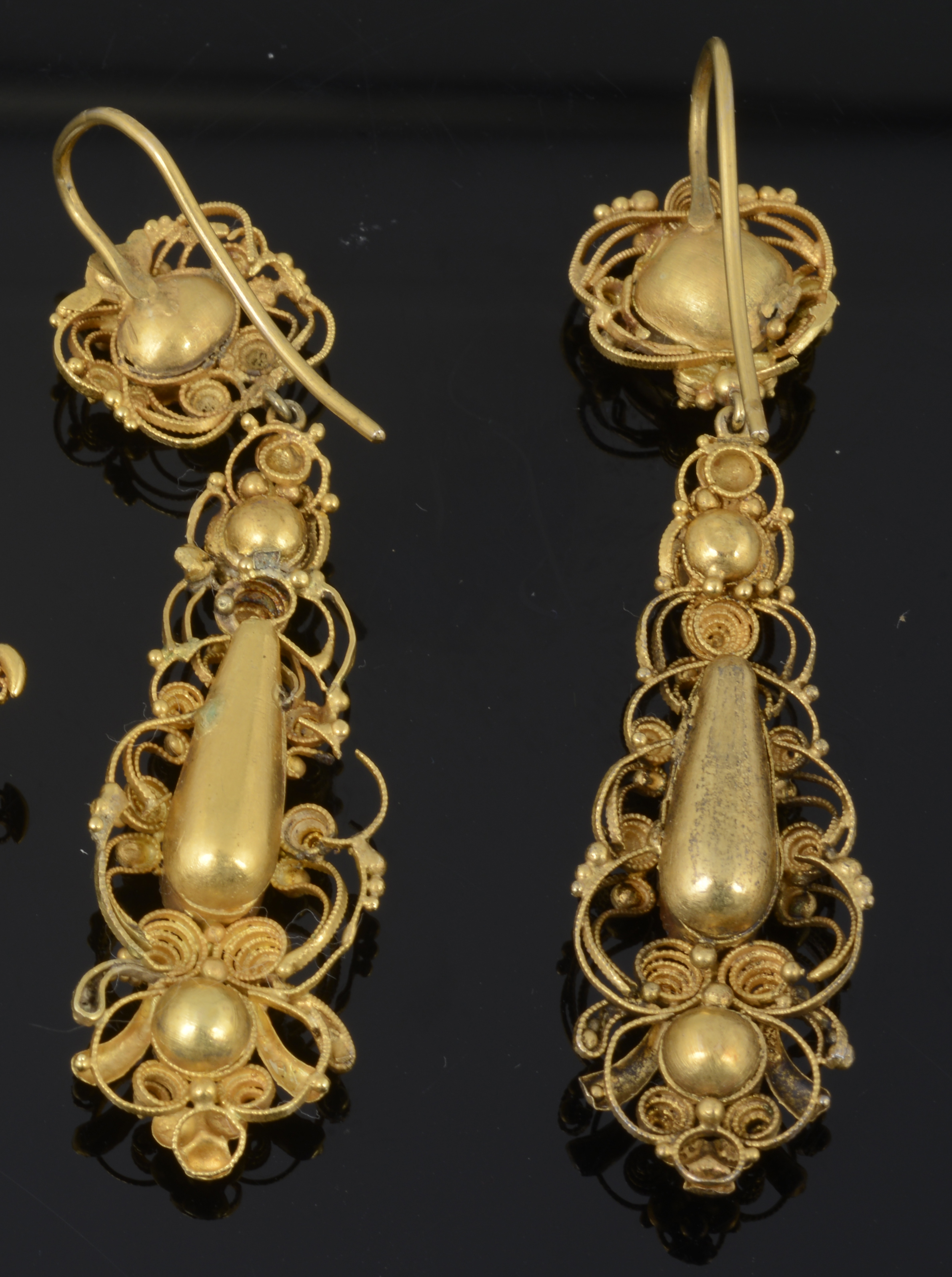 An attractive early 19th c. pink foiled topaz brooch and drop earrings - Image 4 of 5