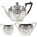 An Edwardian silver teapot, cream jug and twin handle sugar basin, Sheffield 1904
