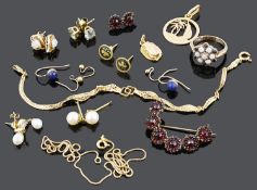 A small collection of mostly contemporary continental and eastern gold jewellery