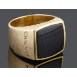 A Gents Chaumet 18ct gold onyx ring