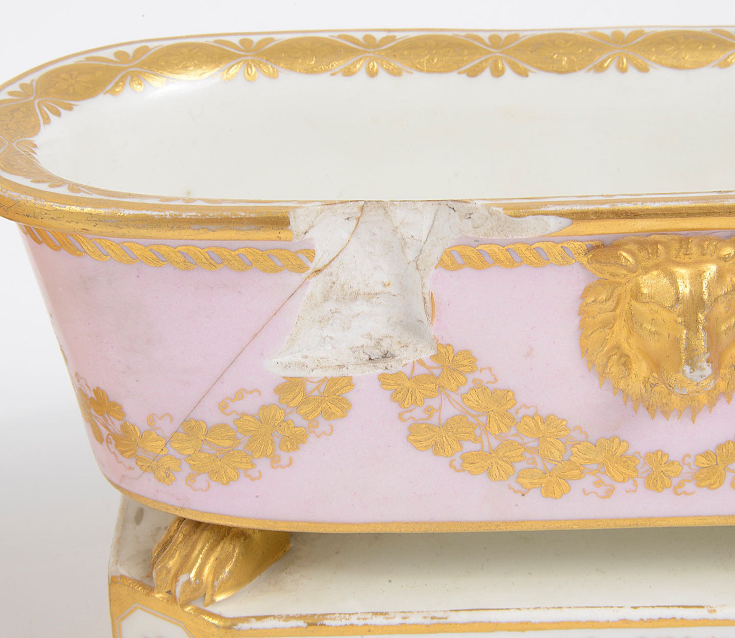 An early 19th century Vienna Empire style porcelain model of a Roman bath - Image 3 of 5