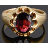 An early 20th Century gentleman's 18ct gold and garnet set ring