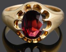 An early 20th Century gentleman's 18ct gold and garnet set ring