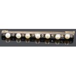 A delicate Continental early 20th Century pearl and rose diamond bar brooch