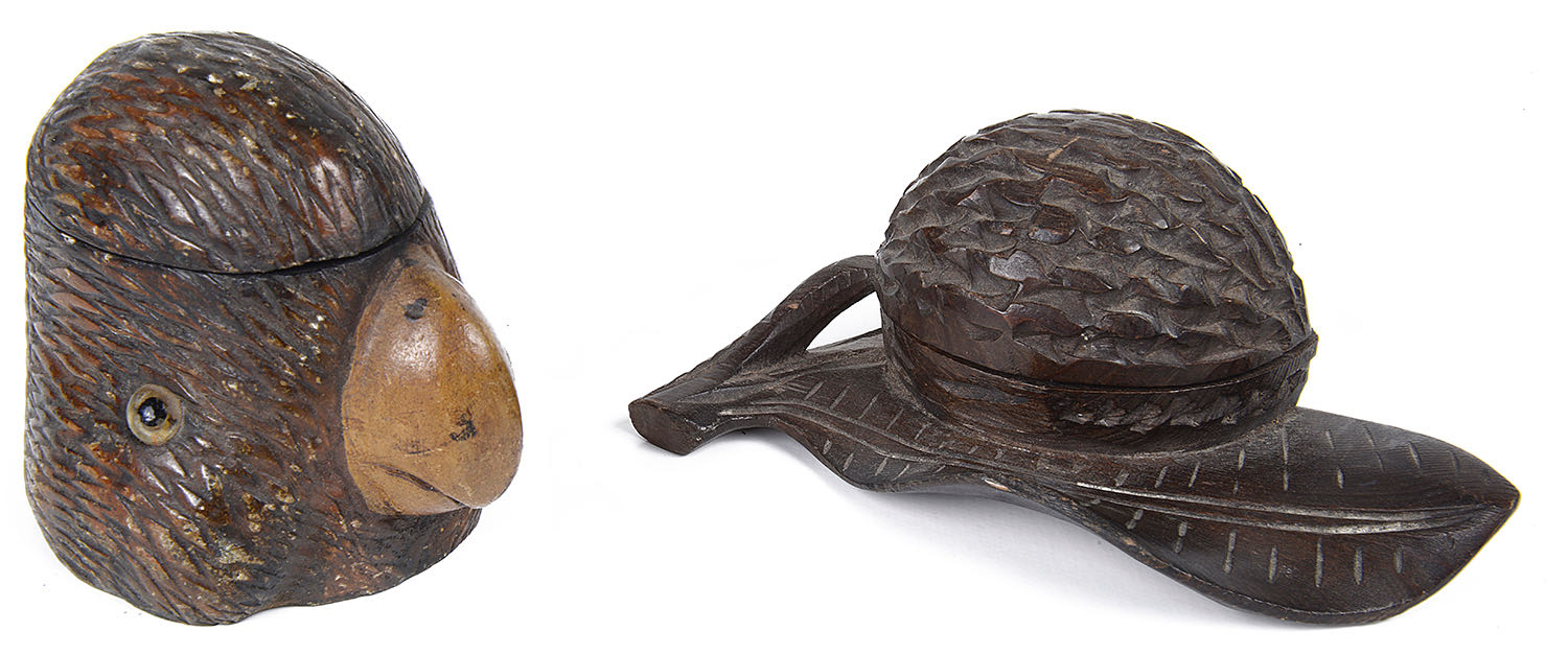 A late 19th century Swiss Black Forrest carved wood novelty inkwell in the form of a parrots head - Image 2 of 4