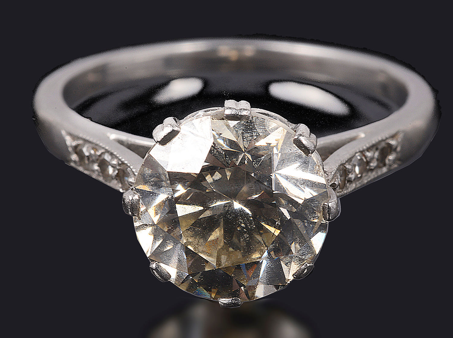 A single stone diamond set ring, approximately 2.43 carats
