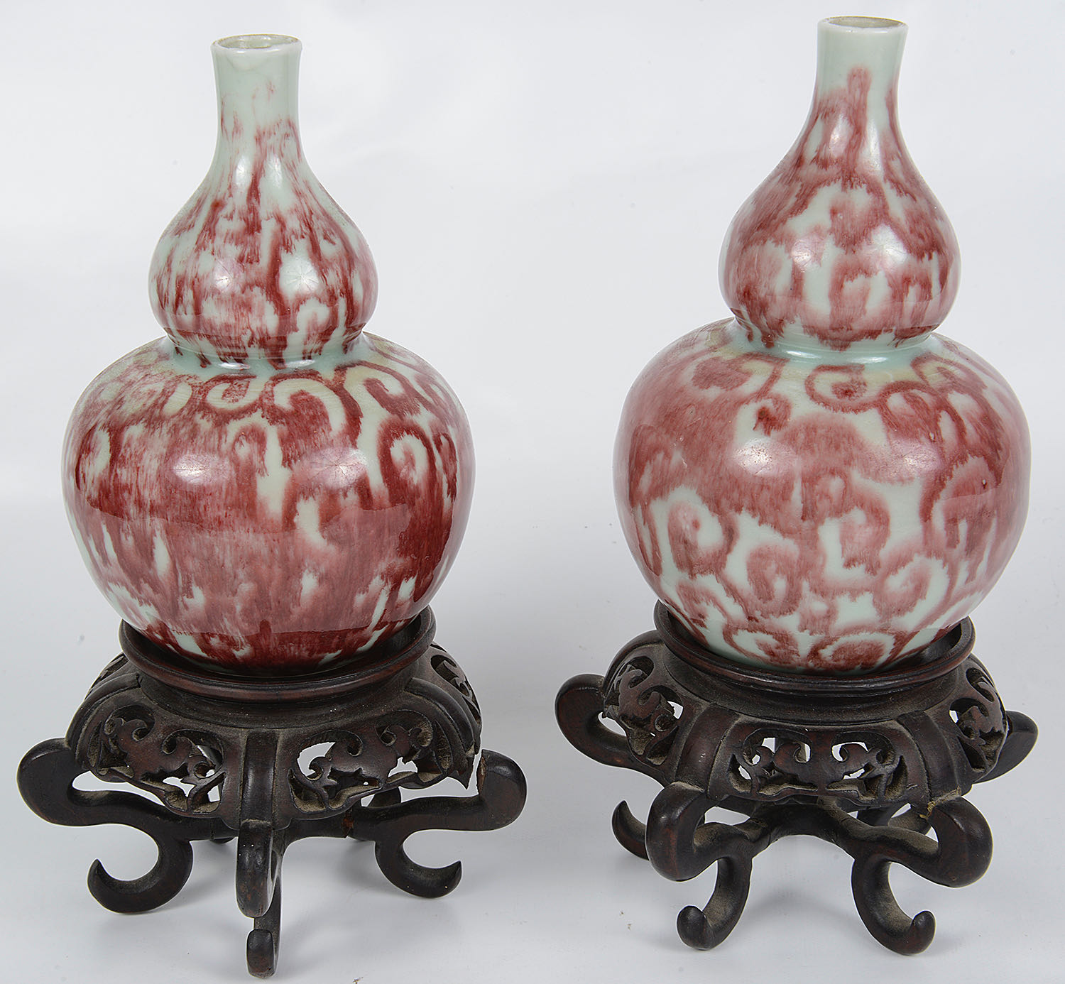 A pair of Chinese porcelain double gourd shaped vases (2) - Image 2 of 3